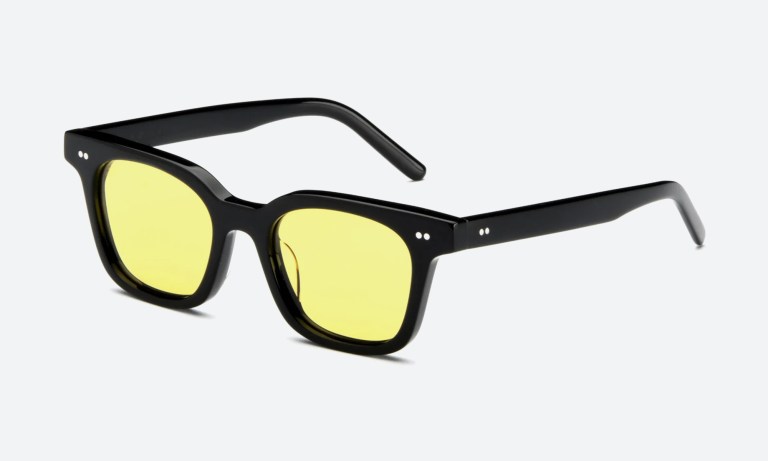 Side-by-side comparison of rimless and full-rim frames