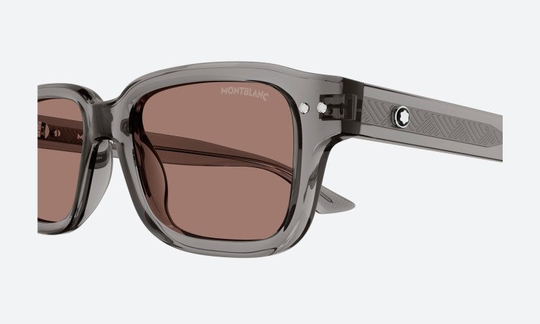 Cyclist wearing wraparound sunglasses, sunglasses for cycling