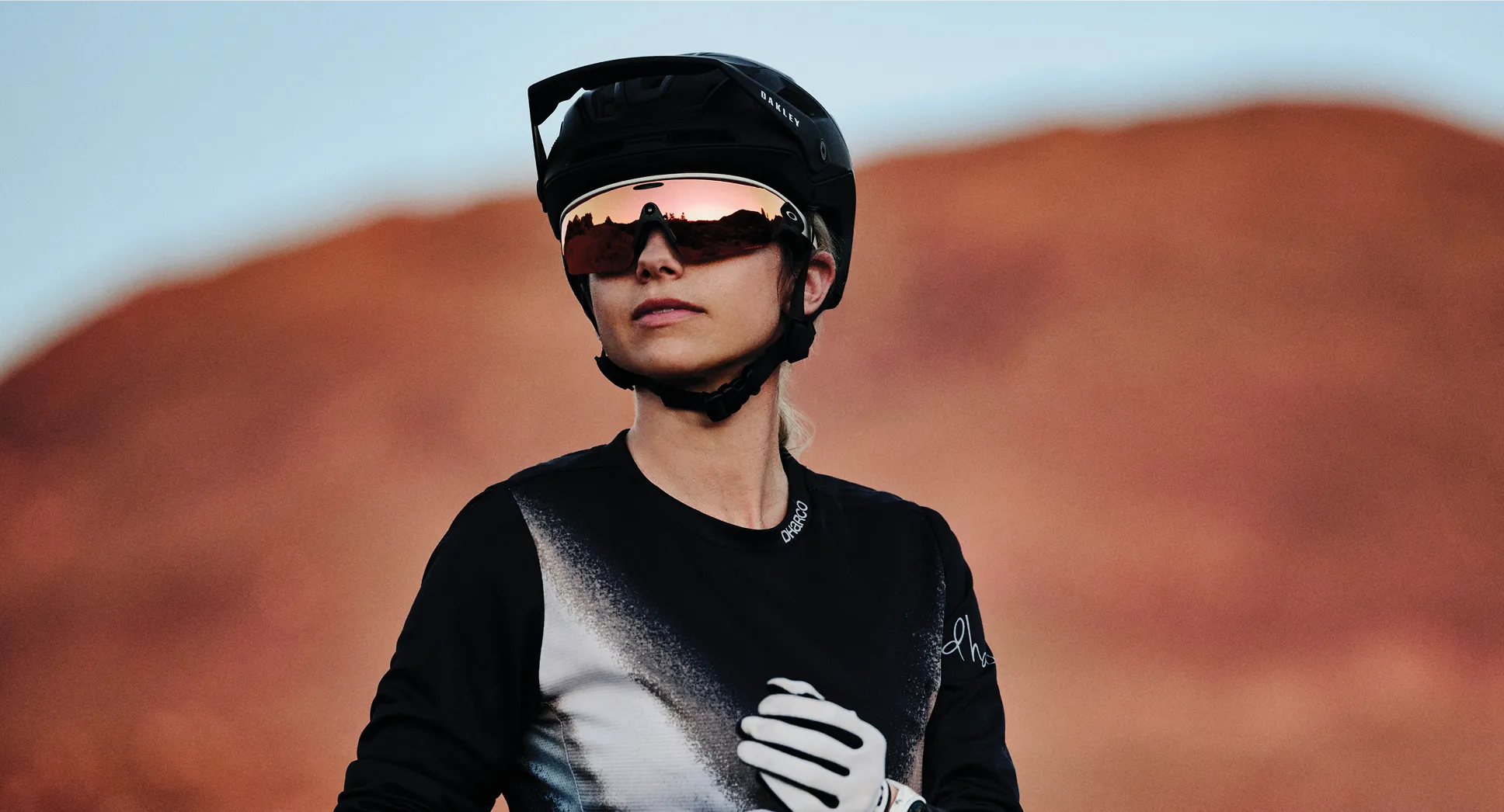 Cyclist wearing Oakley Meta, oakley meta cycling